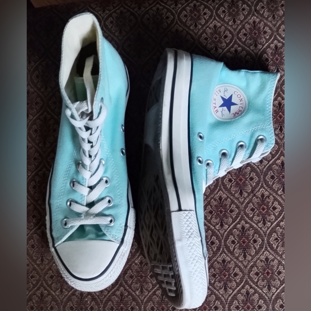 Converse Women's Size 8 High-Top Sneakers - Light Blue
